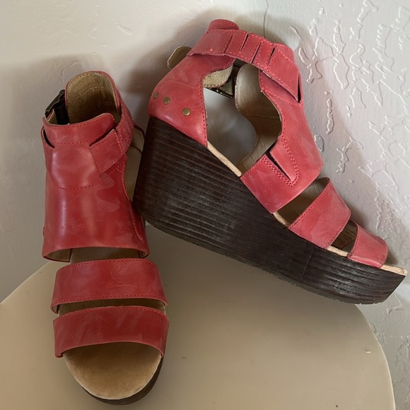 CAT-Caterpillar red distressed leather platform sandal - sz 8.5 - Picture 7 of 9